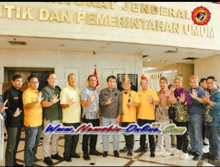 Anggota DPRD Kotabaru Bersama Wakil Bupati Kawal Penyerahan Dokumen DOB TKL Ke Kemendagri
