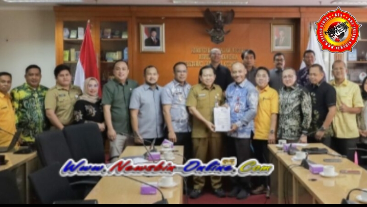 Ketua DPRD Dan Wakil Bupati Kotabaru Tanggapi Penyerahan Dokumen TKL Ke Kemendagri